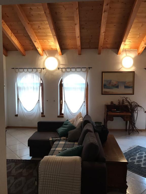 Casella'S Apartments มัลเชซิเน ภายนอก รูปภาพ